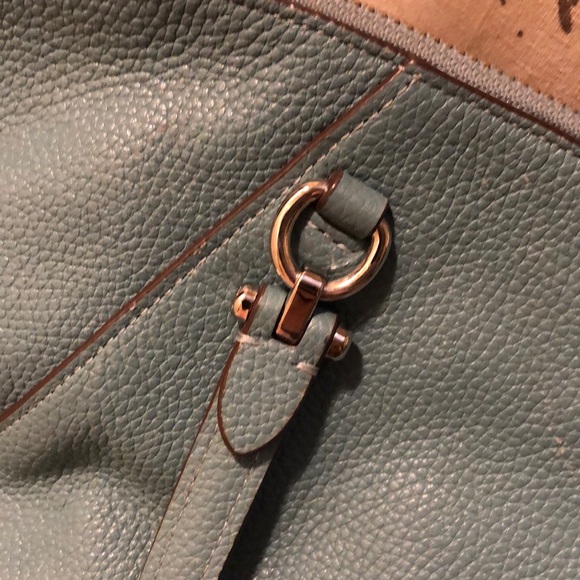 🩵 Coach pebbled leather crossbody bag with detachable strap, zipper pockets - Picture 6 of 17